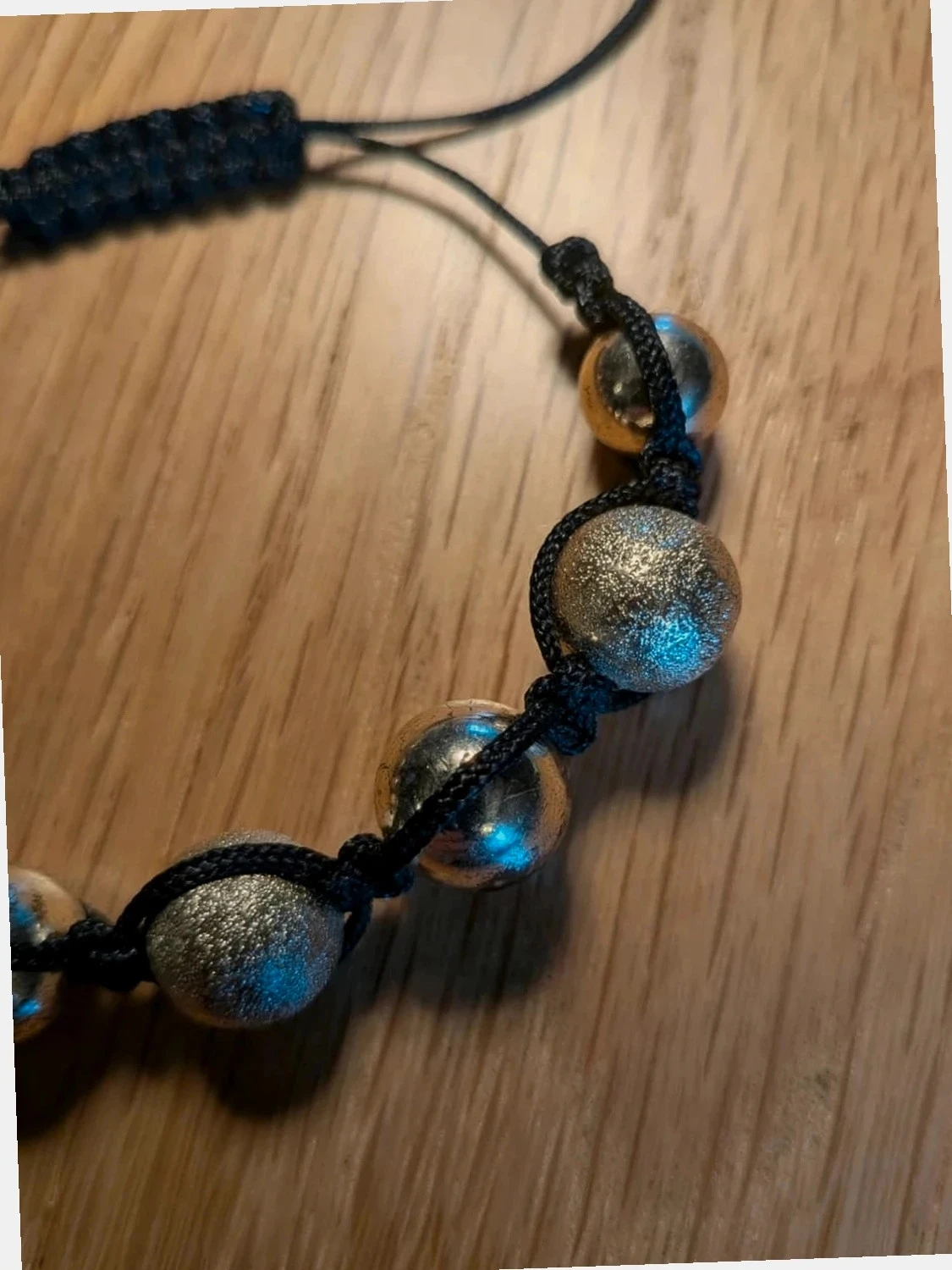 Pulseira fantasia com contas douradas – photo 2